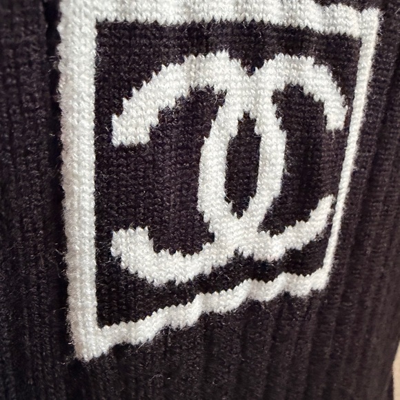 Black V-Neck Ribbed Sweater with White Trim and Logo Accents - Picture 3 of 6